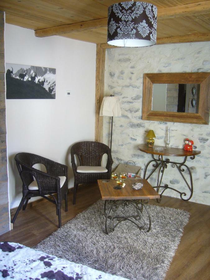 A La Bouge'Hotes Bellentre ภายนอก รูปภาพ